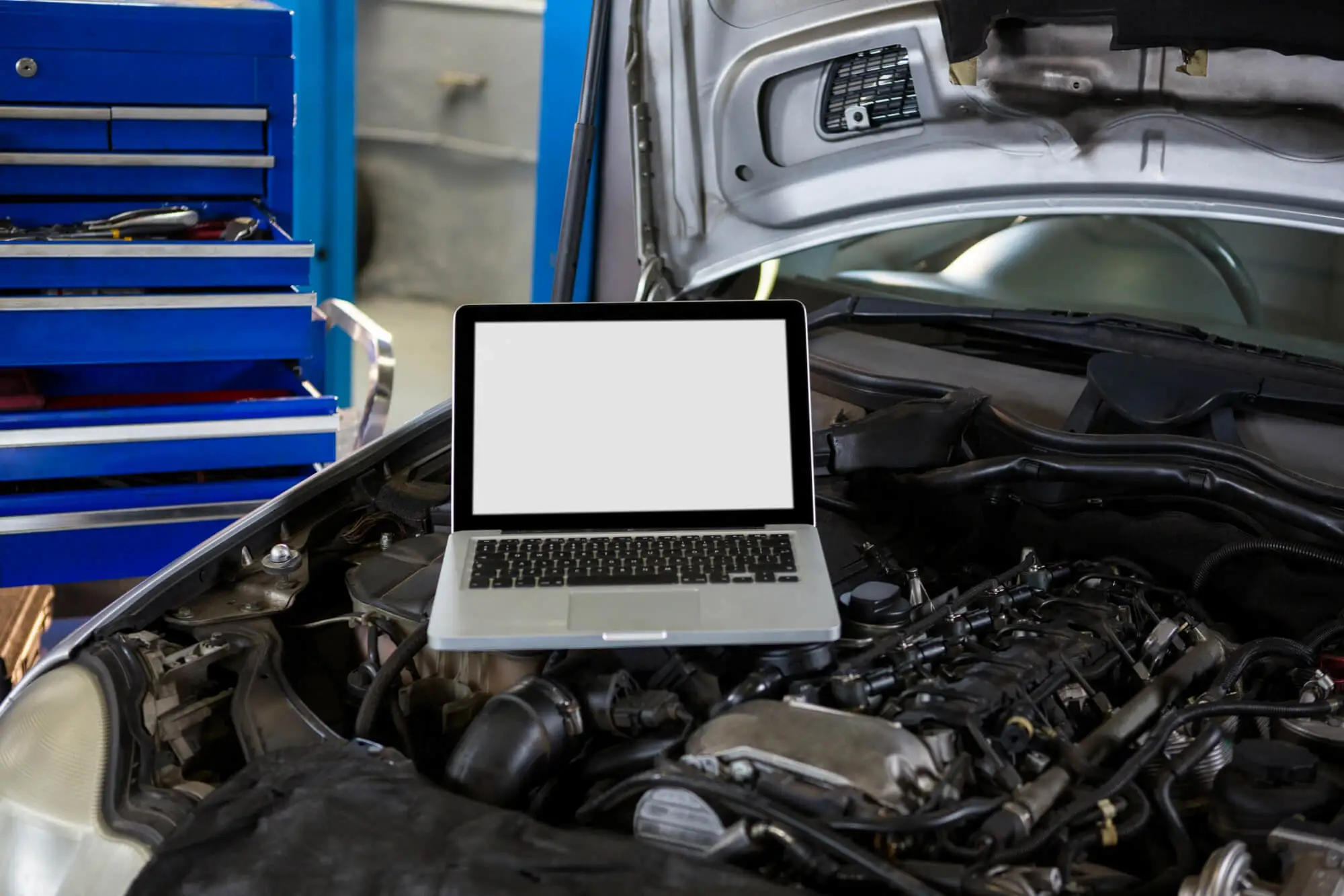 laptop-car-bonnet-_1_ (1)