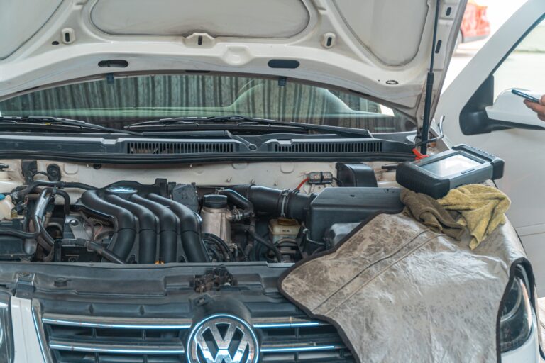 Motorni prostor vozila u servisu – Auto Centar Radić Niš