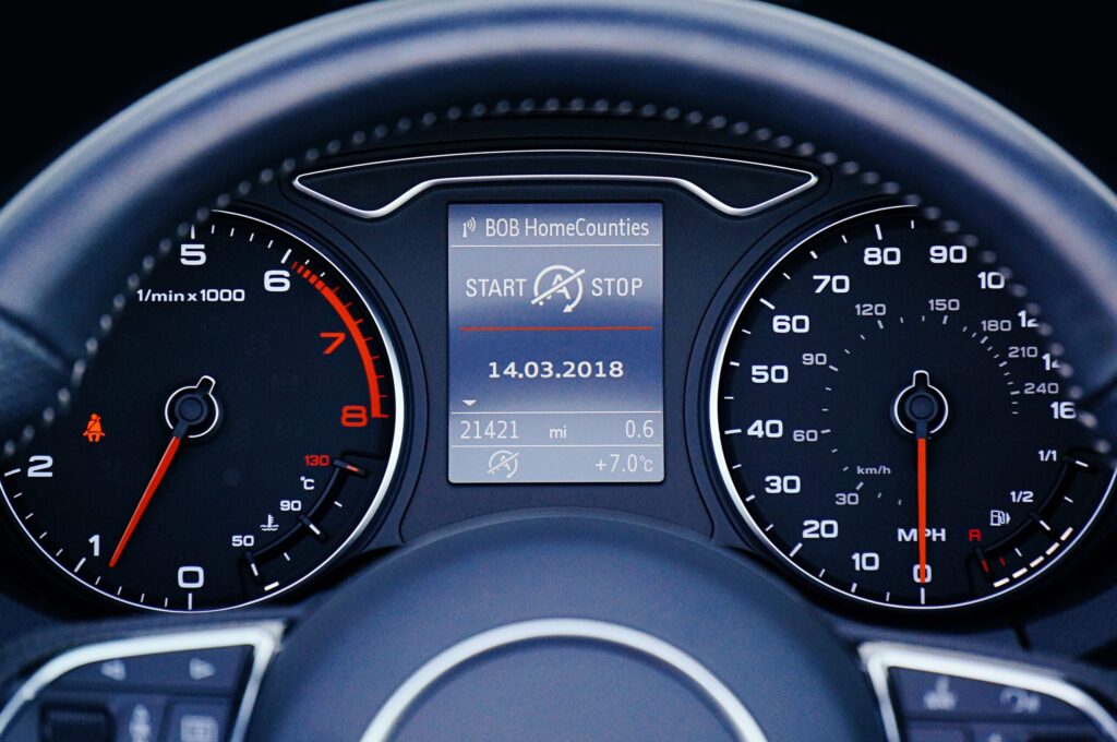 Instrument tabla vozila sa upozorenjima – Auto Centar Radić Niš